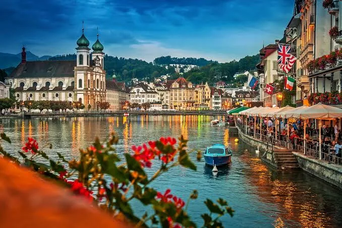 Hallstatt Travel Guide – Best Places to Visit & Photo Spots